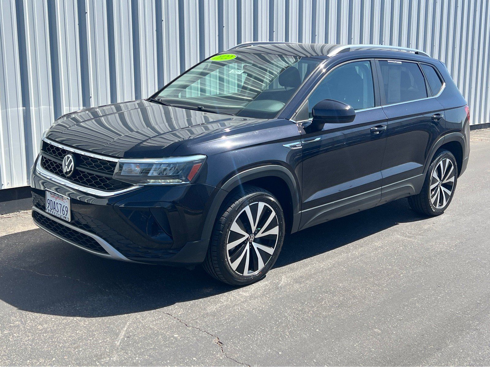 Used 2022 Volkswagen Taos SE FWD image 1