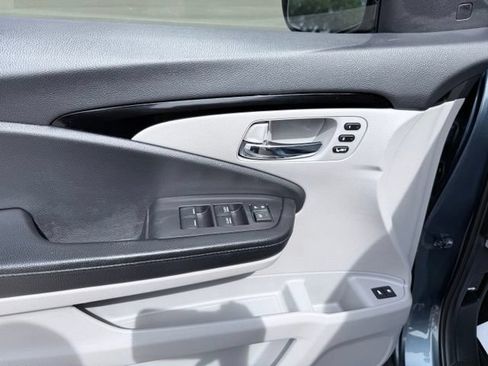 Used 2019 Honda Pilot Touring image 10