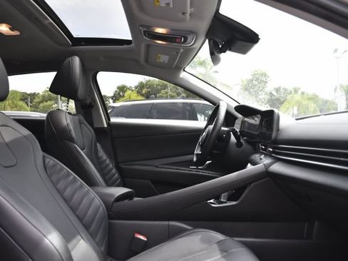 Used 2023 Hyundai Elantra Limited FWD image 27