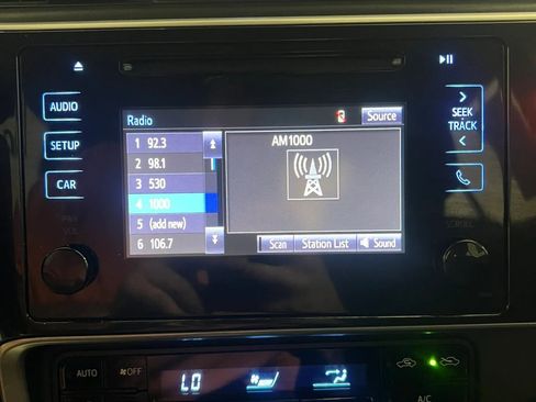 Used 2018 Toyota Corolla LE FWD image 15