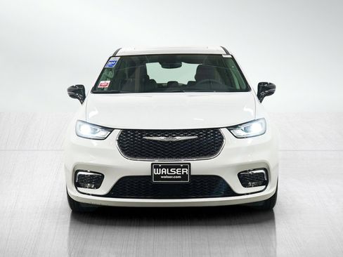 Used 2024 Chrysler Pacifica Limited FWD image 8