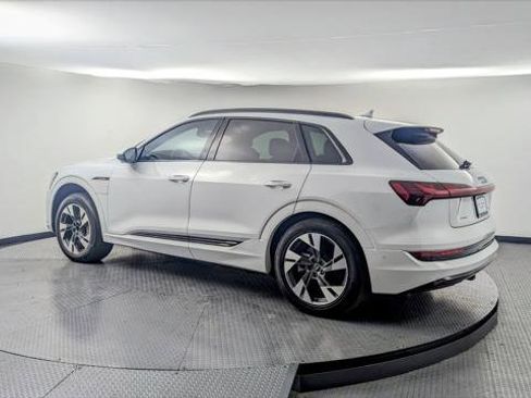 Used 2021 Audi e-tron Premium w/ Convenience Plus Package image 4