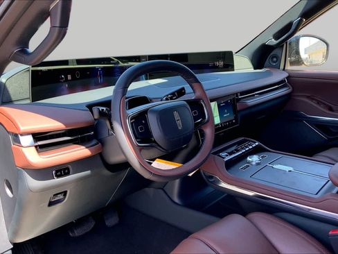 New 2026 Lincoln Navigator Reserve AWD/4WD image 8