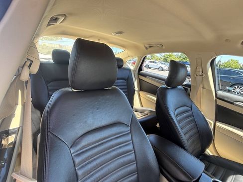 Used 2016 Ford Fusion SE FWD image 18