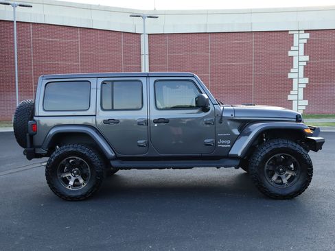 Used 2022 Jeep Wrangler Unlimited Sahara w/ Cold Weather Group AWD/4WD image 30