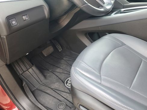 Used 2022 Buick Enclave Essence w/ Sport Touring Edition FWD image 25