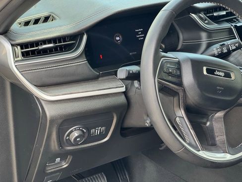 Used 2024 Jeep Grand Cherokee L Limited w/ Luxury Tech Group II AWD/4WD image 18