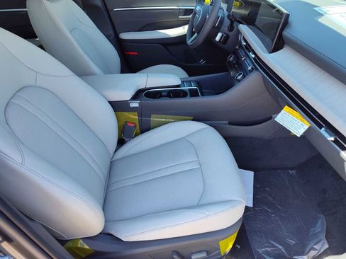 New 2025 Hyundai Sonata Limited image 19