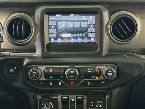 Used 2018 Jeep Wrangler Unlimited Sport S AWD/4WD image 15