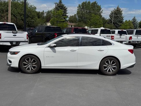 Used 2017 Chevrolet Malibu LT w/ Leather Package FWD image 4