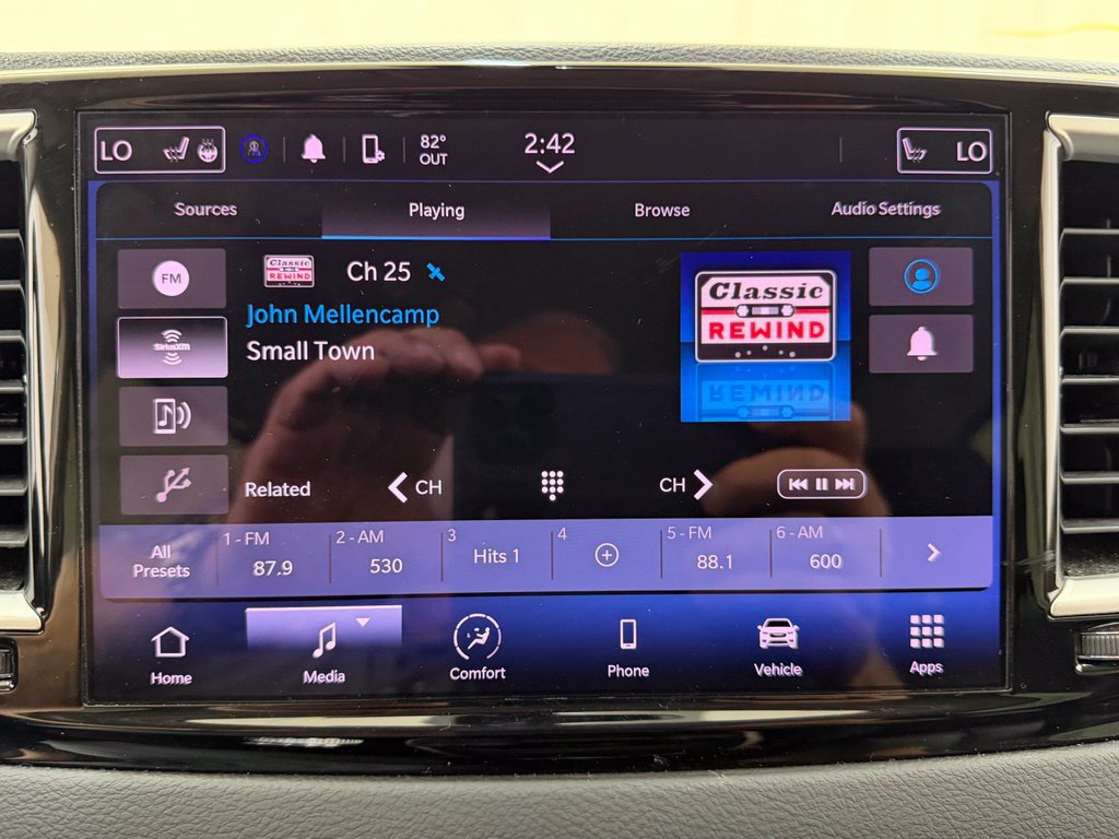 Used 2023 Chrysler Pacifica Touring-L FWD image 25