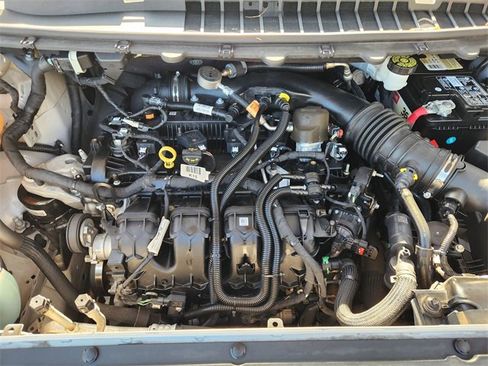 Used 2022 Ford Edge SE w/ Black Appearance Package image 9