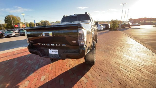 Used 2023 Toyota Tacoma TRD Sport w/ Advanced Technology Package AWD/4WD image 8
