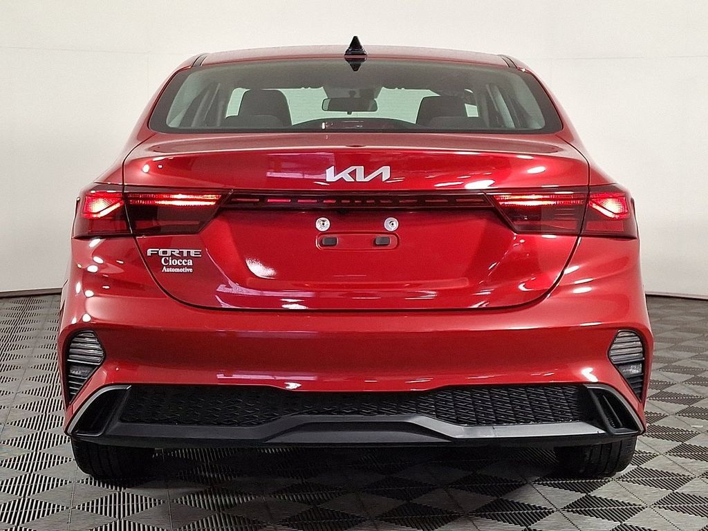 Used 2023 Kia Forte LXS w/ LXS Technology Package FWD image 8