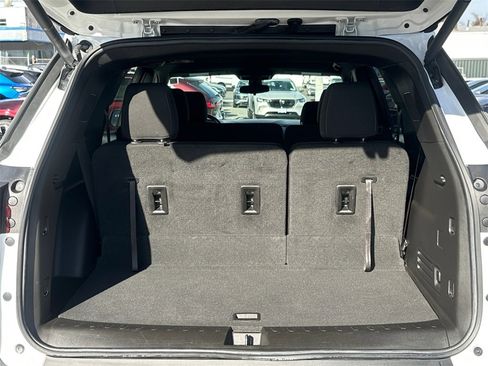 Used 2022 Chevrolet Traverse LT image 22