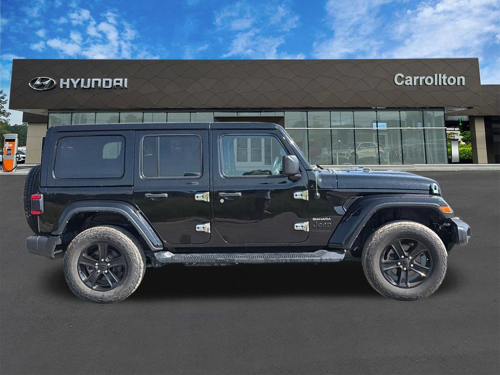 Used 2022 Jeep Wrangler Unlimited Sahara AWD/4WD image 4
