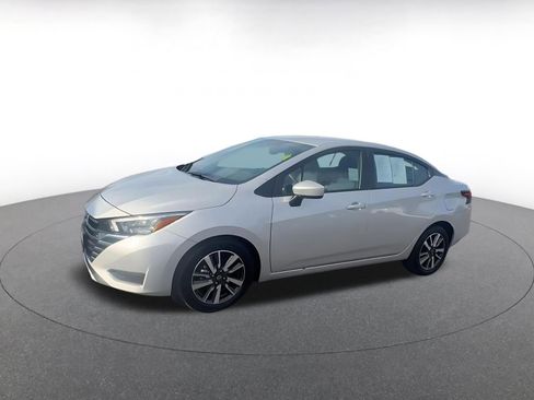 Used 2025 Nissan Versa SV image 8