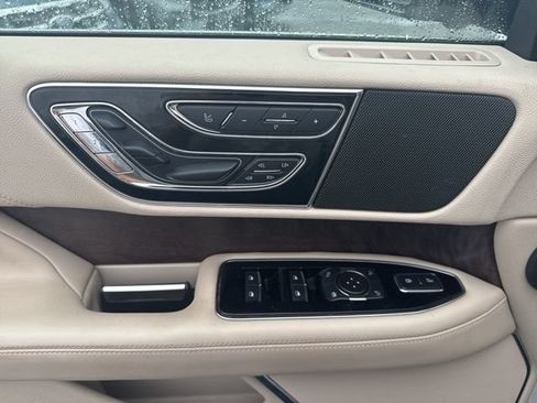 Used 2020 Lincoln Navigator Reserve AWD/4WD image 18