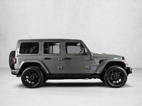 Used 2022 Jeep Wrangler Unlimited Sahara w/ Cold Weather Group AWD/4WD image 4