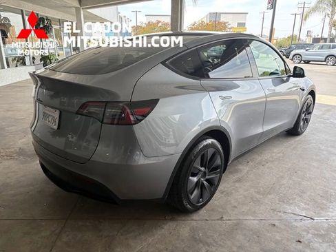 Used 2025 Tesla Model Y Long Range RWD image 3