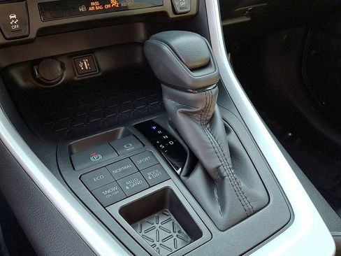 Certified 2025 Toyota RAV4 XLE AWD/4WD image 15