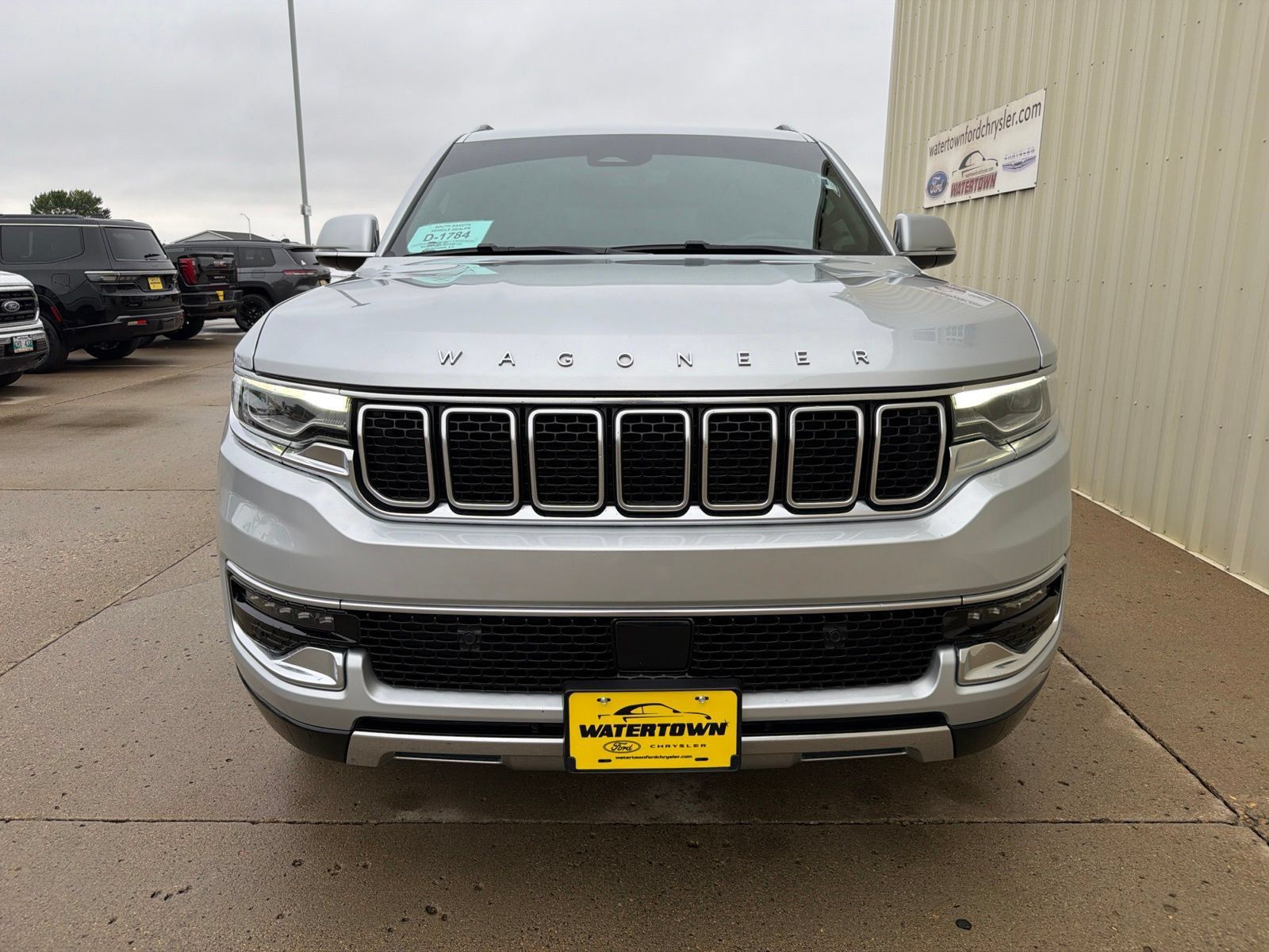 Used 2022 Jeep Wagoneer Series III AWD/4WD image 3