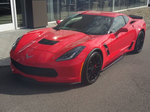Used 2019 Chevrolet Corvette Grand Sport RWD image 2