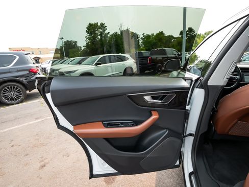 Used 2023 Audi Q8 Premium w/ Convenience Package AWD/4WD image 12