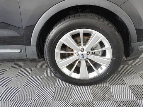 Used 2019 Ford Explorer Limited w/ Ford Safe & Smart Package FWD image 15