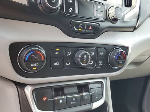 Used 2022 GMC Terrain SLT image 22