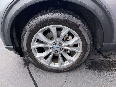 Used 2023 Ford Explorer XLT w/ Equipment Group 202A image 9