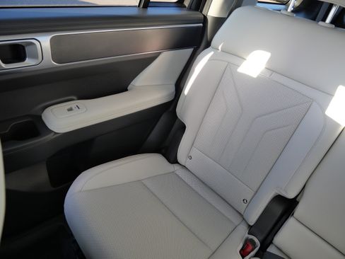 Certified 2025 Hyundai Santa Fe SEL image 12