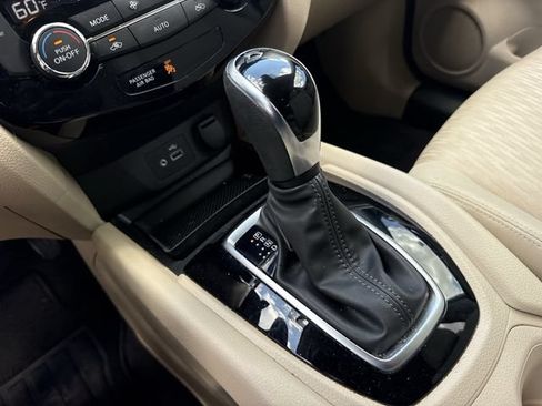 Used 2019 Nissan Rogue SV FWD image 20