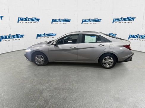 Used 2025 Hyundai Elantra SE FWD image 6