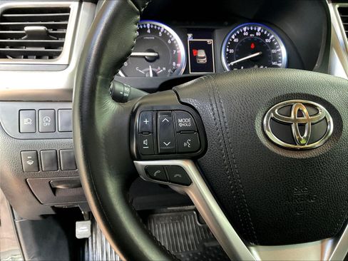 Used 2017 Toyota Highlander XLE AWD/4WD image 11