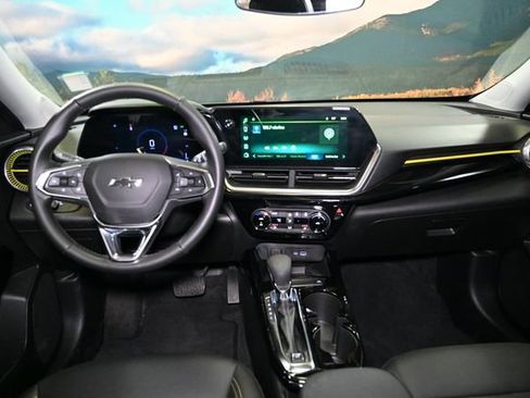 Used 2024 Chevrolet Trax ACTIV w/ Sunroof Package FWD image 62