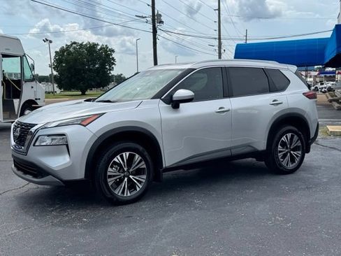 Used 2023 Nissan Rogue SV w/ SV Premium B Package AWD/4WD image 3