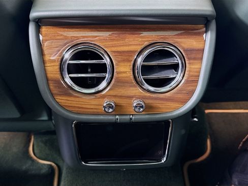 Certified 2025 Bentley Bentayga AWD/4WD image 26