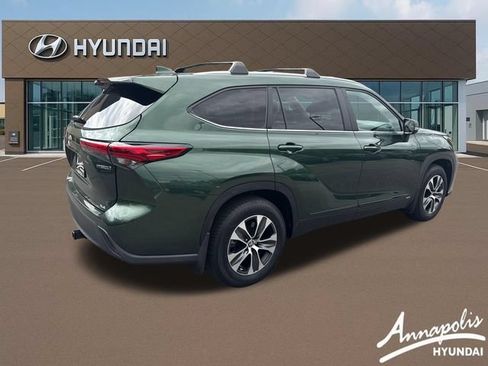 Used 2023 Toyota Highlander XLE AWD/4WD image 5