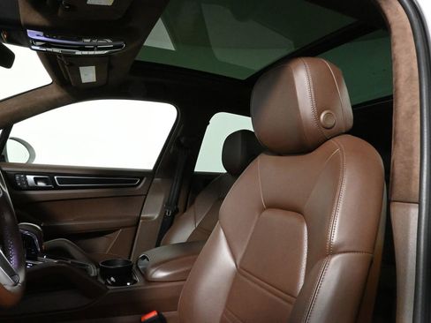 Used 2022 Porsche Cayenne GTS image 15