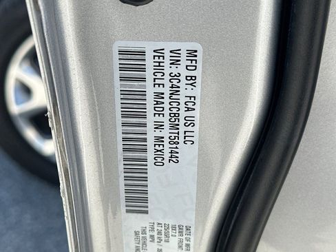 Used 2021 Jeep Compass Limited image 28