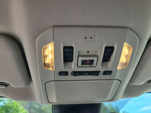 Used 2023 Toyota Highlander XLE FWD image 39