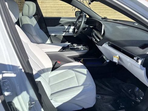 New 2025 Cadillac Lyriq Luxury image 9