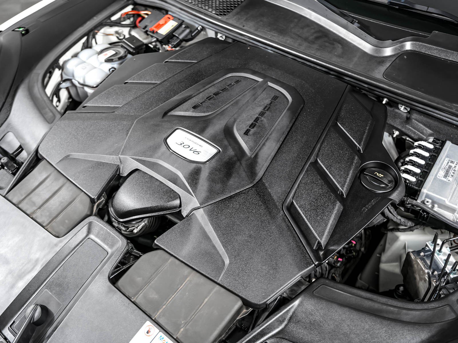 Certified 2022 Porsche Cayenne AWD/4WD image 13