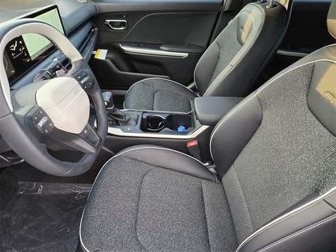 New 2025 Kia K4 GT-Line image 9