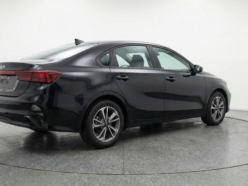 Used 2024 Kia Forte LXS FWD image 9