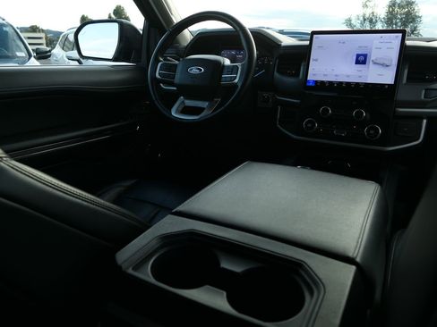 Used 2024 Ford Expedition XLT image 25