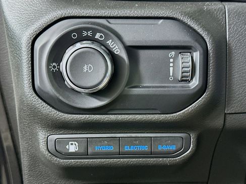 Used 2023 Jeep Wrangler Sahara w/ Cold Weather Group image 17