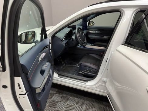 Used 2025 Genesis GV70 3.5T Sport AWD/4WD image 14