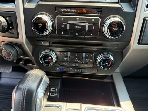 Used 2018 Ford F150 Platinum w/ Equipment Group 701A Luxury AWD/4WD image 28